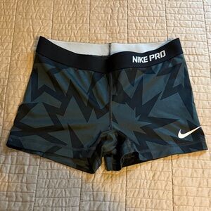 Nike Pro 2” Women's Black and Dark Gray Athletic Shorts Size M